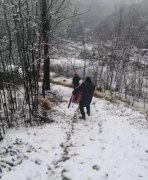 河南省镇平县高丘镇黑虎庙村：驻村工作队风雪送温暖
