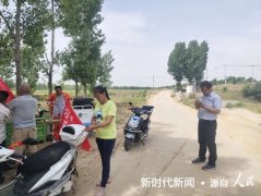 河南省镇平县遮山镇：组织贫困群众参加秸秆