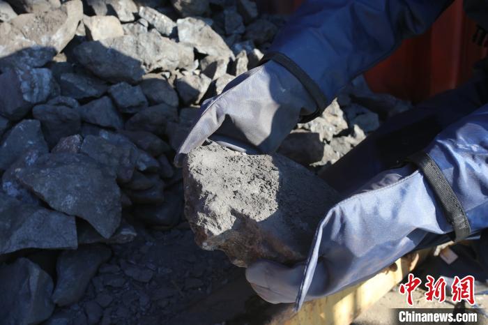 大连海关截获276.3吨超标进口锰矿