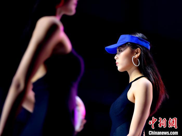 中国模特大赛总决赛在穗举办77名超模同台PK