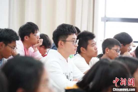 浙江高校研发管理“神器”集AI催课、智能签到于一体