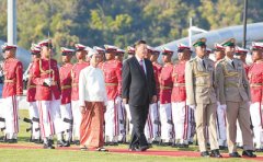 习近平出席缅甸总统温敏举行的欢迎仪式