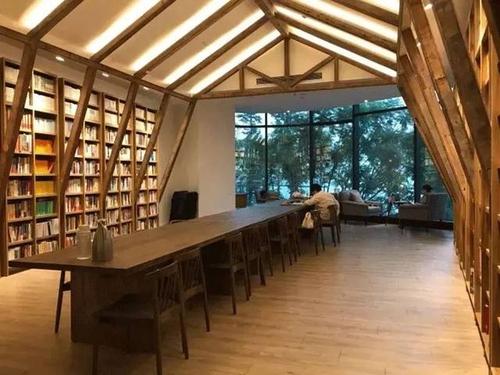 打卡、遛娃、买文创……网红书店是否远离了阅读