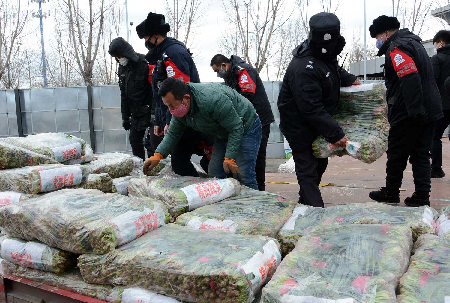 北京新发地市场商户捐助30吨爱心蔬菜驰援湖北黄冈