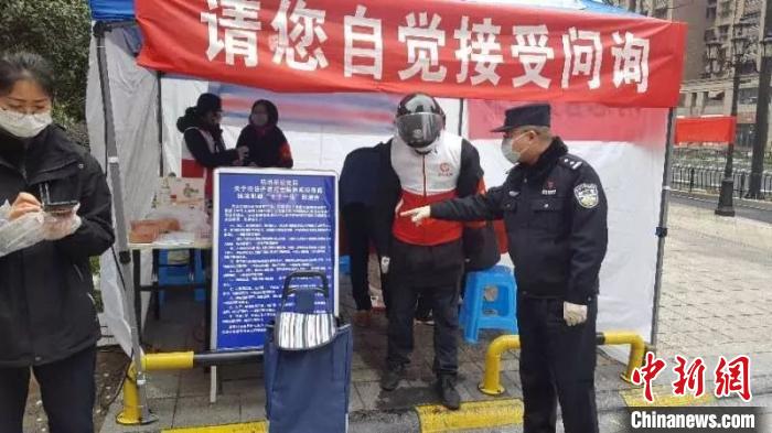 杭州警方获印尼雅加达警方赠一万只口罩