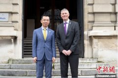 中国驻法国大使卢沙野走访法国巴斯德研究所