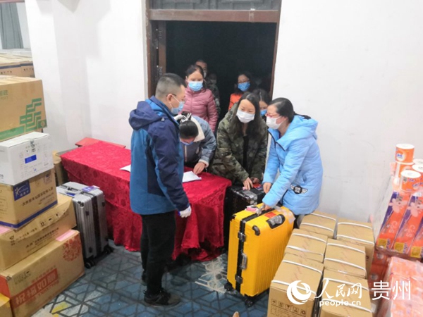贵州援助鄂州医疗队温暖包：妈妈给孩子的行李箱