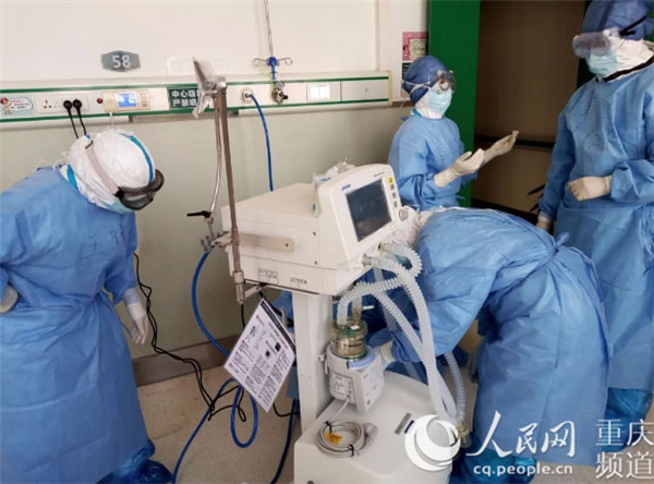 重庆援武汉国家医疗队建立首个病区内临时ICU