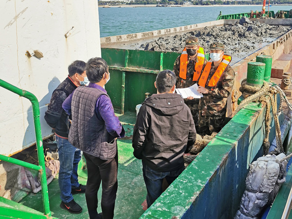 福建海警局查获一起海洋非法倾废案