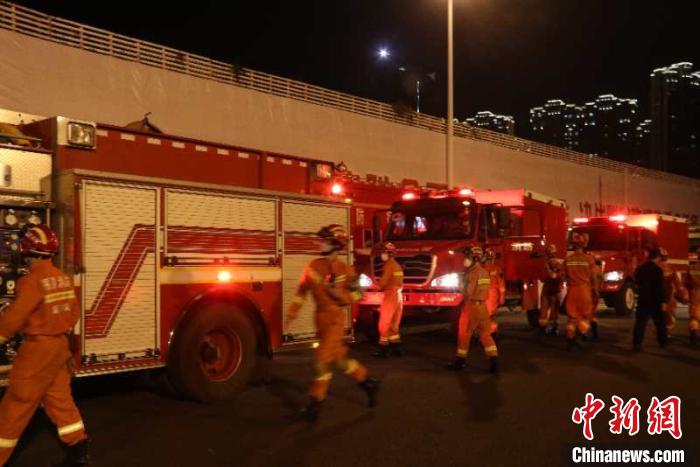 福建泉州一酒店坍塌 43人获救逾700名消防人员现场救援