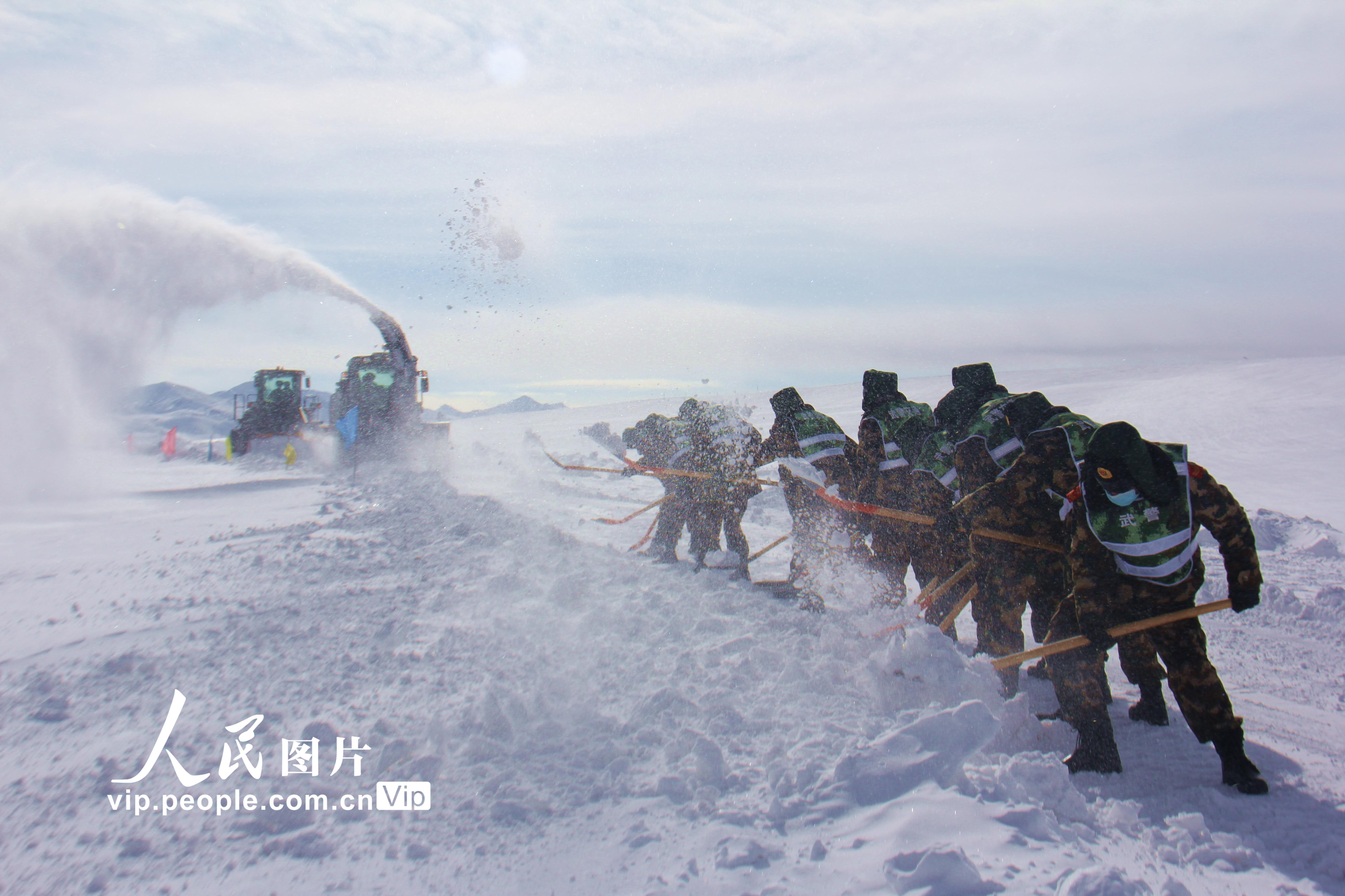 西藏阿里:坚守天路 护航雪域交通大动脉