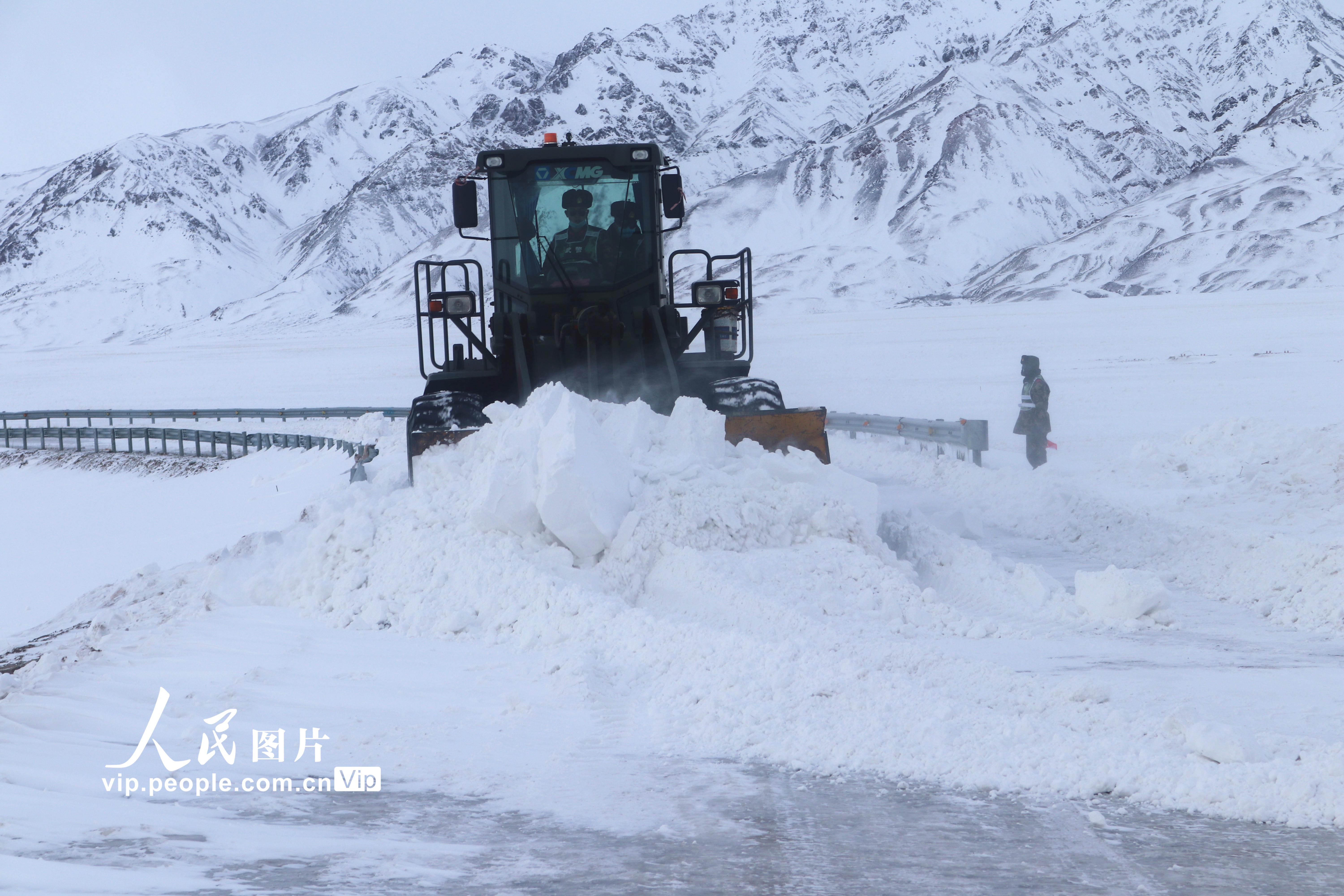 西藏阿里:坚守天路 护航雪域交通大动脉【4】