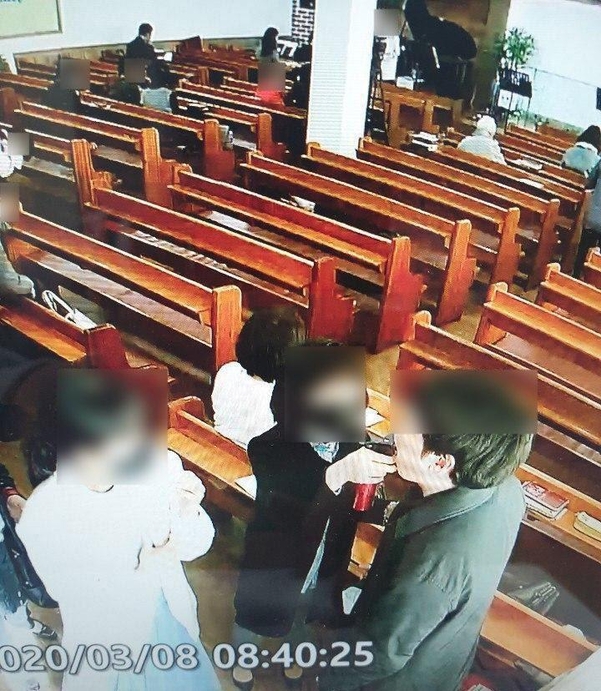 韩国一教会用喷壶给教徒嘴里消毒 48人确诊