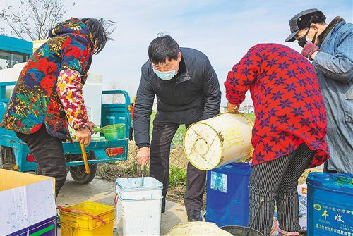 图片新闻：“洋葱书记”一线抗疫