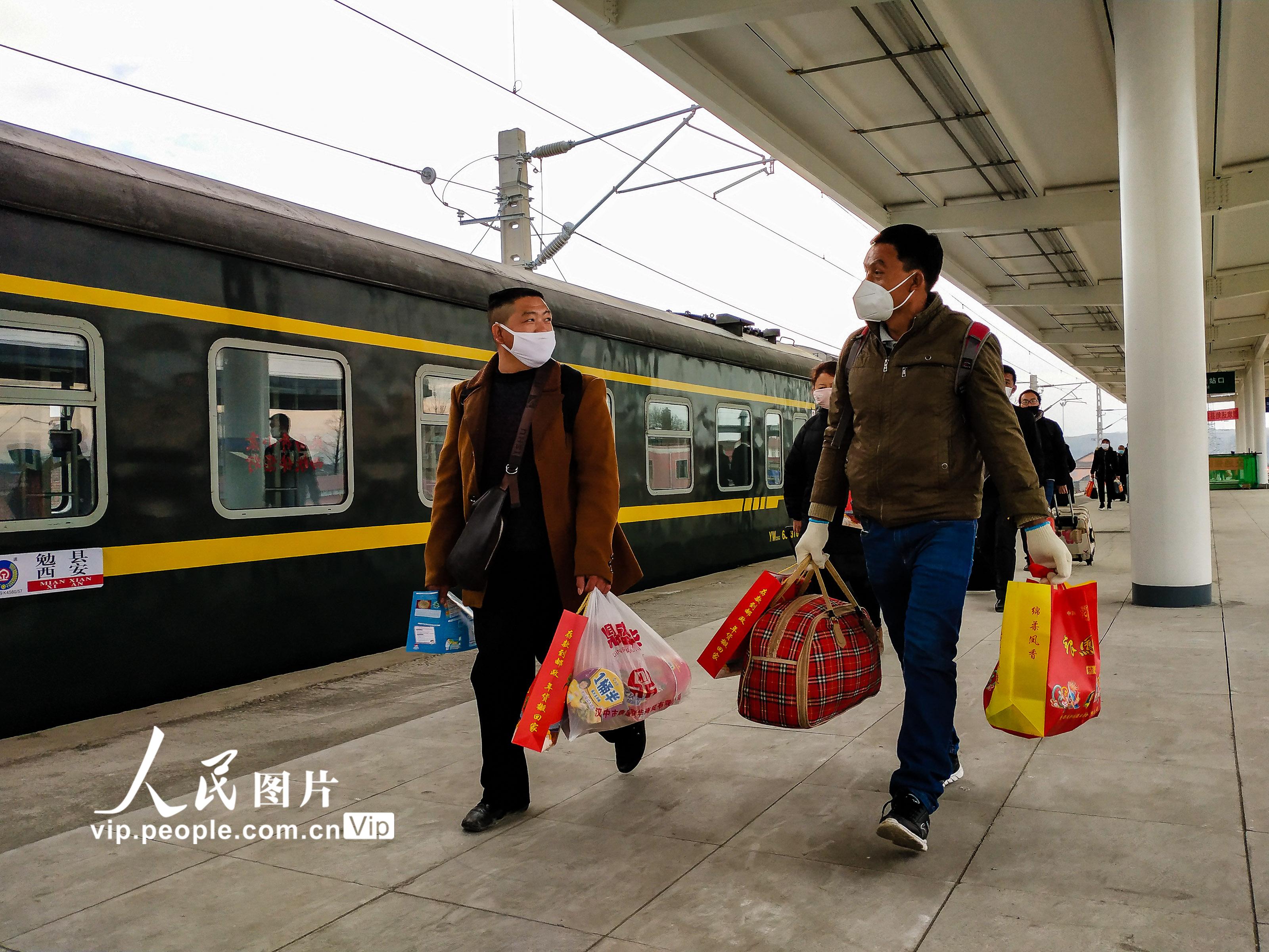 陕西勉县开出首趟定制复工专列 护送1400名务工人员赴苏沪【4】