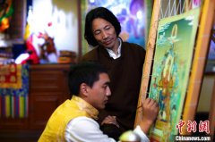 藏族唐卡画师成都“授业”20年：美名传天