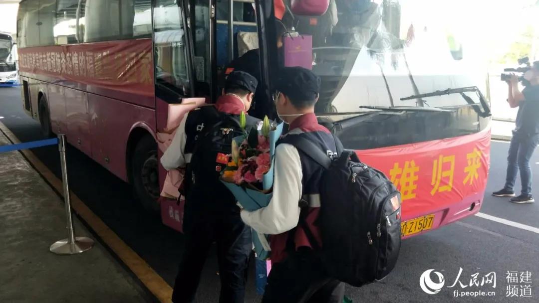 中国赴菲律宾抗疫医疗专家组完成任务平安返回福建厦门