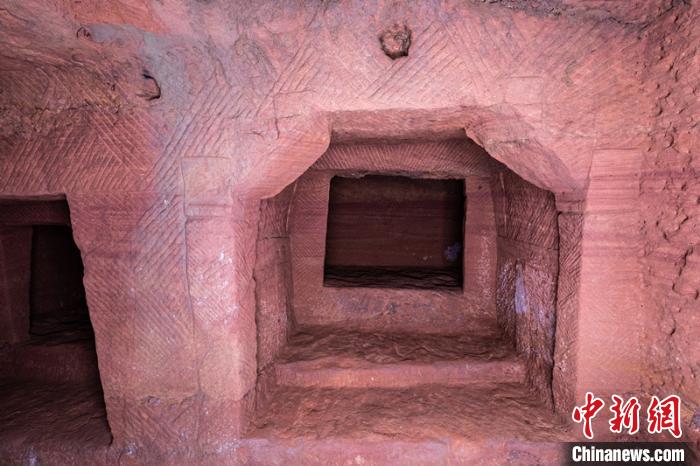 四川发掘219座东汉至六朝时期崖墓 出土器物600余件