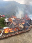印度北部山区一村庄发生大火 1人遇难