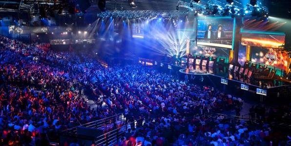 中国电竞市场加入“千亿俱乐部” 女性用户比例激升至36%