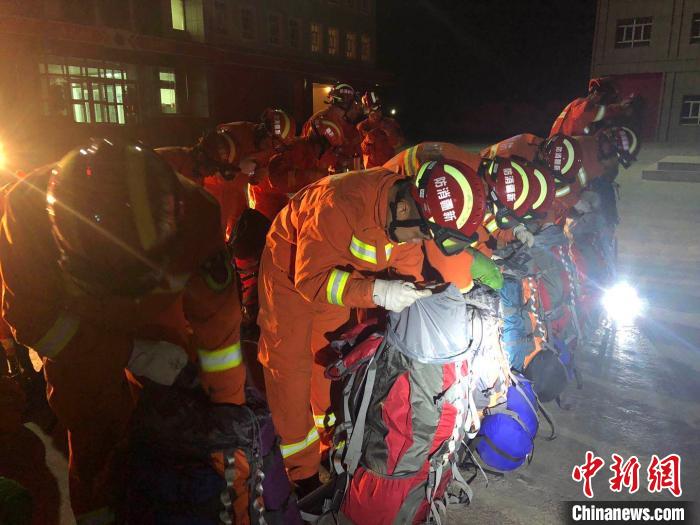 新疆柯坪深夜发生5.2级地震救援人员已赶往震中