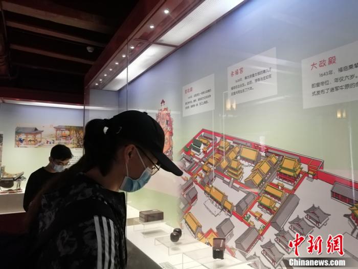 沈阳故宫推出古趣童心展 顺治帝少时习武之弓引围观