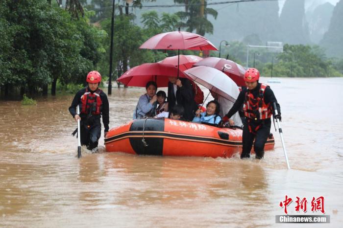 南方强降雨致湖南广西等8省份176万人受灾 9人死亡