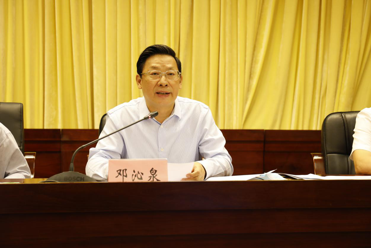 重庆市职业教育学会举行换届选举张荣当选理事会会长