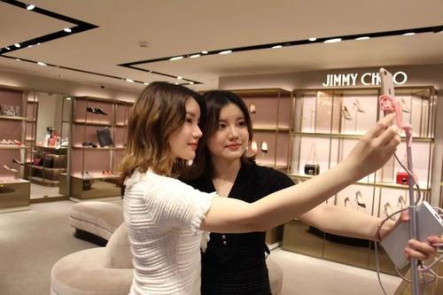 人社部发布9个新职业：“带货网红”成正式新工种