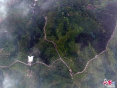 夏日金山岭山色空蒙雨亦奇 长城凸现雄壮和秀美