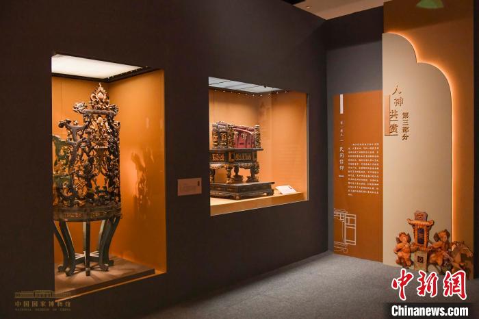 国博展出160余件潮州木雕精品再现潮汕人文风情