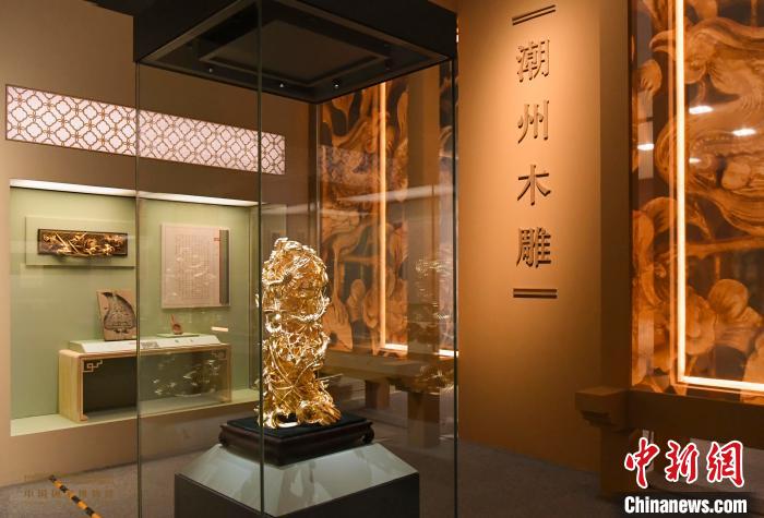 国博展出160余件潮州木雕精品再现潮汕人文风情