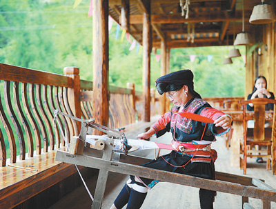 身自耕耘勤梯田向云来