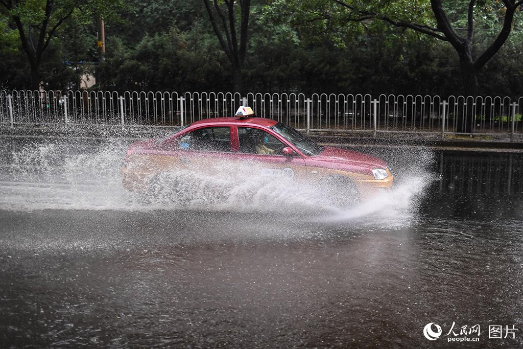 北京启动重大气象灾害三级应急响应。人民网记者 翁奇羽 摄
