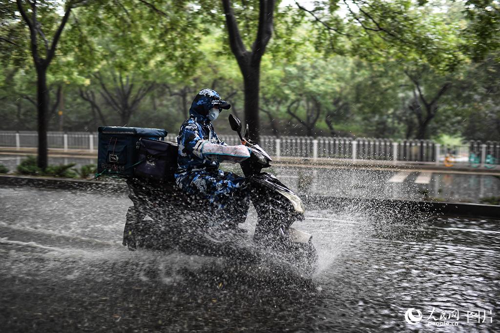 北京启动重大气象灾害三级应急响应。人民网记者 翁奇羽 摄