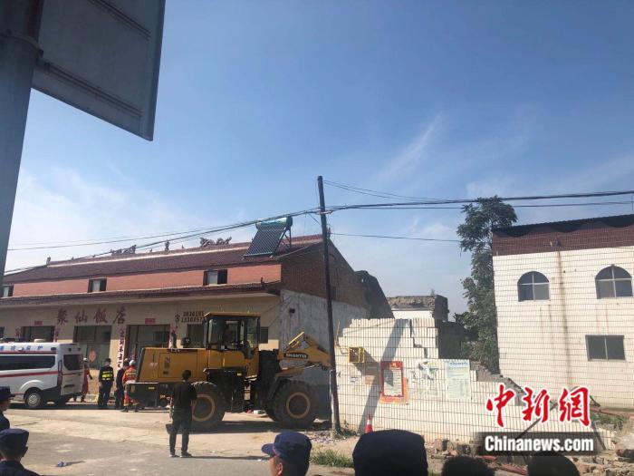 山西襄汾聚仙饭店坍塌 村民：二层彩钢房系后期加盖