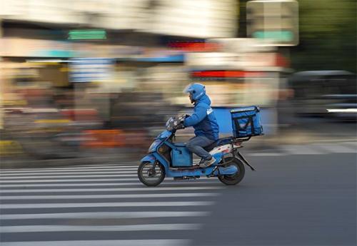 中国近15%网约配送员拥有大学学历