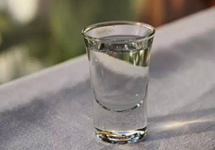 19家酒企上半年业绩普遍下滑：茅台五粮液洋河赚走八成净利