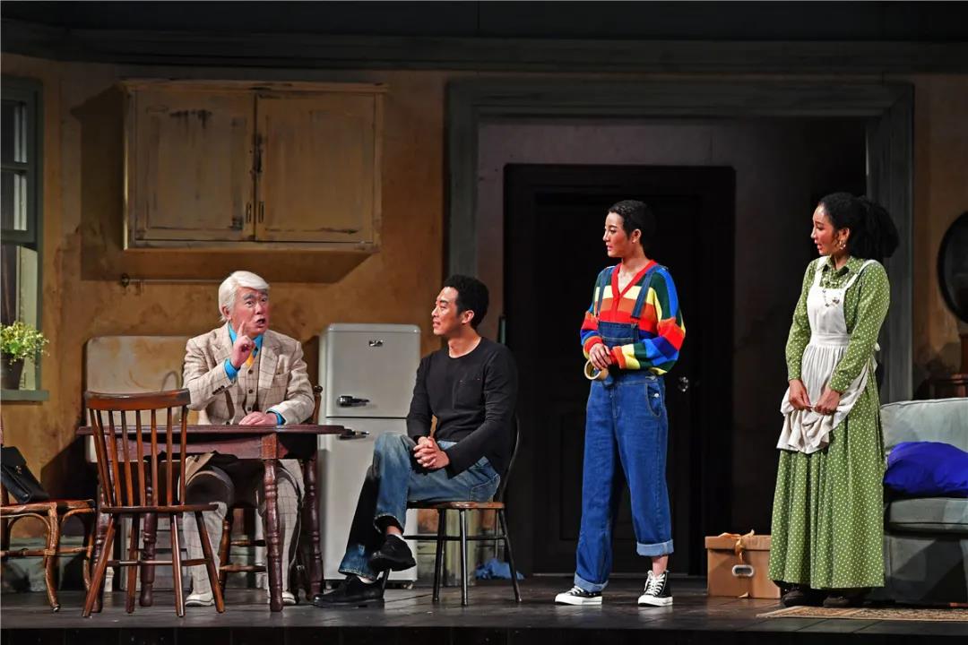 英达执导人艺新戏首演 《阳光下的葡萄干》 跨越时代国界反映现实