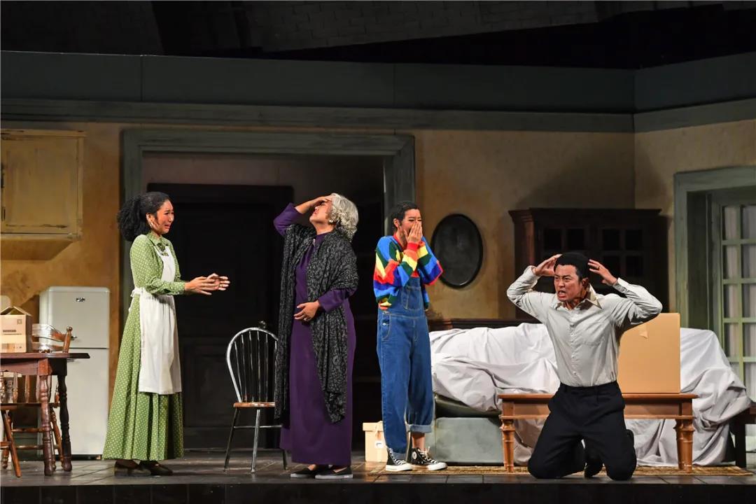 英达执导人艺新戏首演 《阳光下的葡萄干》 跨越时代国界反映现实