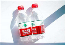 农夫山泉24年慢走与快冲，强敌环伺下一步迈向何方？