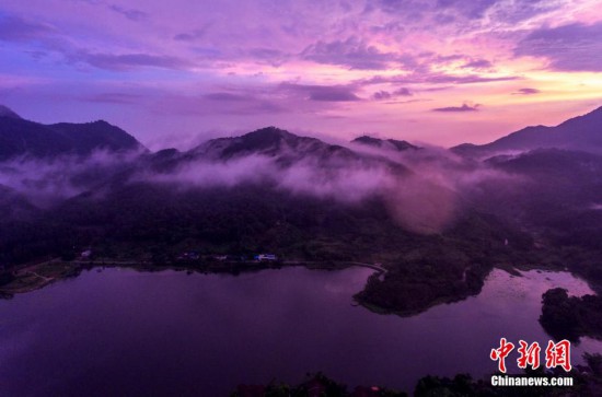海南尖峰岭天池宛若仙境