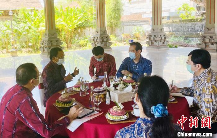 中国驻印尼登巴萨总领事朱兴龙到任拜会巴厘省长