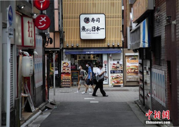 全球新冠死亡人数近百万 美国确诊人数破700万