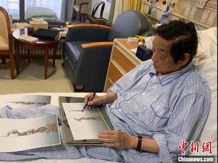韩美林与《良月流晖》：三次考察良渚 病房中诞生设计稿