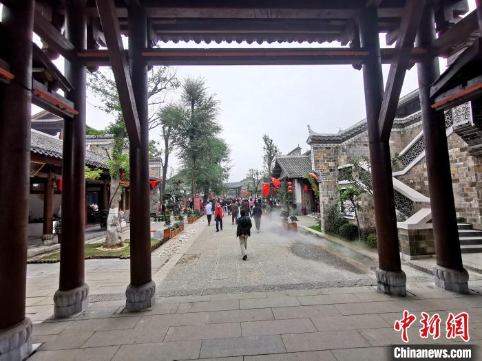 湖北房县“西关印象”开街 古盐道再现昔日繁华