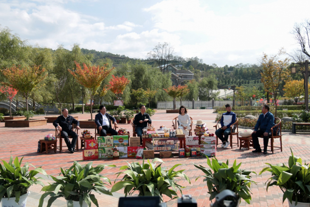 2020年“镜头中的脱贫故事”走进甘肃陇南 在晚霞湖畔顺利结束