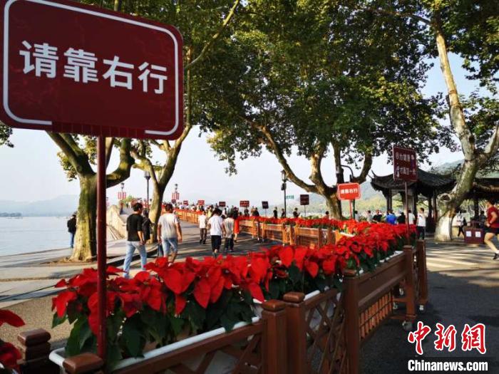 浙江杭州西湖设三层管控圈精准分流游客