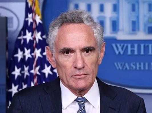 美国科学界群起反击:白宫“政治抗疫”将把国家拖入更深泥潭