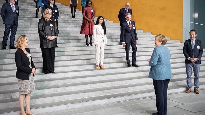 默克尔颁发第四届国家融合奖 她在致辞中强调成功离不开女性